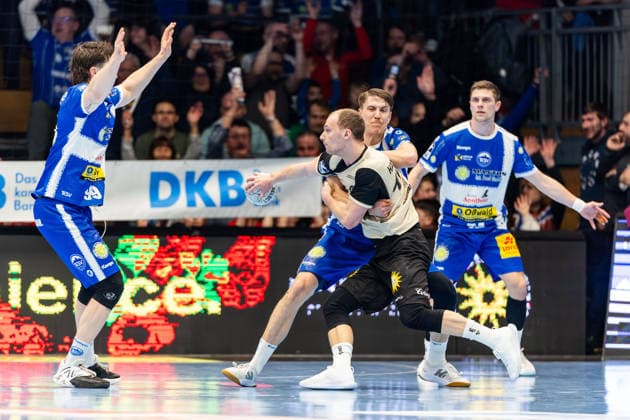 16 02 206, GER, Handball, Men, Season 25 26, Daikin 1 Bl, 21 Matchday, ThSV Eisenach Bergischer HC Fynn Hangstein Bergischer HC , Oskar Joelsson ThSV Eisenach,3 99817 Eisenach Werner Assmann Halle Am Sportp Thueringen Germany