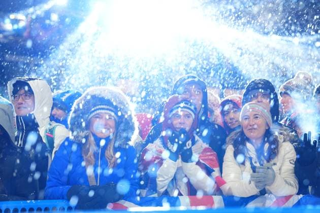 February 16, 2026, Livigno, Italy: Fans wait during a weather delay ahead of the women s freeski big air final at the Milano Cortina 2026 Winter Olympic Games, Olympische Spiele, Olympia, OS in Livigno, Italy on Monday, Feb. 16, 2026. Canada News - February 16, 2026  - ZUMAc35_ 20260216_zaf_c35_119 Copyright: xSeanxKilpatrickx