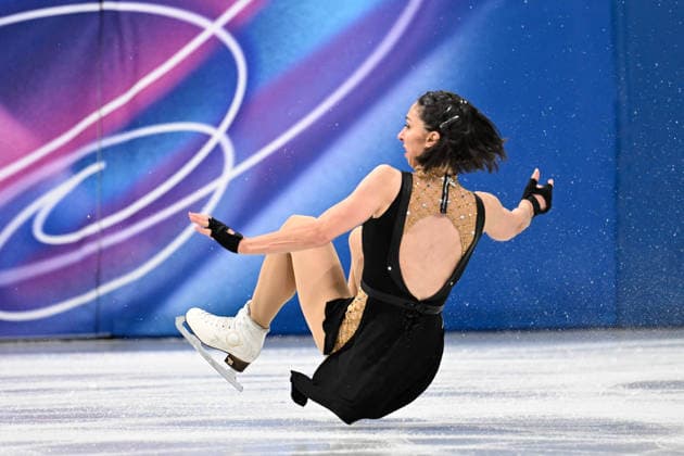 Winter Olympics - Camille Kovalev and Pavel Kovalev At Pair Skating Free Figure skating, Eiskunstlauf Camille Kovalev falls while competing during Pair Skating - Free Skating on day ten of the Milano Cortina 2026 Winter Olympic Games, Olympische Spiele, Olympia, OS at Milano Ice Skating Arena on February 16, 2026 in Milan, Italy. Photo by JMP ABACAPRESS.COM Milan Italy  Copyright: xJMP ABACAx