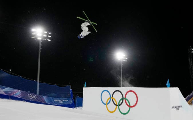 Eileen Gu of the People s Republic of China takes a practice jump during warmups for he Women s Freeski Big Air Final at the Milano Cortina 2026 Winter Olympic Games, Olympische Spiele, Olympia, OS in Livigno, Italy, on Monday, February 16, 2026.  OLY20260216815 BOBxSTRONG