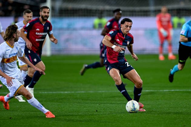 Cagliari s Gabriele Zappa in action during the Serie A soccer match between Cagliari Calcio and Lecce at the Unipol Domus in Cagliari, Sardinia - Monday, 16th February 2026. - Soccer  Copyright: x Â®xGianlucaxZuddas LaPressex