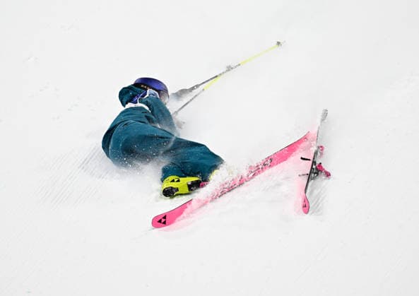 (260216) -- LIVIGNO, Feb. 16, 2026 -- Mathilde Gremaud of Switzerland falls before the freestyle skiing women s freeski big air final at the Milan-Cortina 2026 Olympic Winter games, Winterspiele,Spiele, Summer games in Livigno, Italy, Feb. 16, 2026. ) (MICO2026)ITALY-LIVIGNO-OLYMPIC WINTER GAMES-FREESTYLE SKIING-WOMEN S BIG AIR-FINAL ZhangxHongxiang 