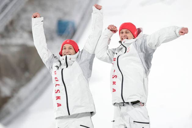 OLYMPICS - Winter Olympic Games, Olympische Spiele, Olympia, OS Milano Cortina 2026 PREDAZZO,ITALY,16.FEB.26 - OLYMPICS, Ski jumping, Skispringen, Ski, nordisch - Winter Olympic Games Milano Cortina 2026, large hill, Super Team, men, medal ceremony. Image shows the rejoicing of Kacper Tomasiak (POL) and Pawel Wasek (POL).  GEPAxpictures xMatthiasxTrinkl