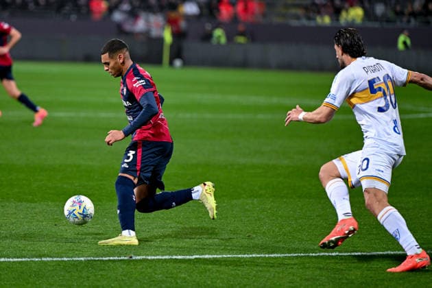 Cagliari s Riyad Idrissi in action during the Serie A soccer match between Cagliari Calcio and Lecce at the Unipol Domus in Cagliari, Sardinia - Monday, 16th February 2026. - Soccer  Copyright: x Â®xGianlucaxZuddas LaPressex