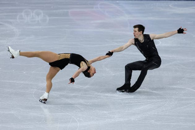 GIOCHI OLIMPICI - Olimpiadi Invernali Milano-Cortina 2026 - Figure skating, Eiskunstlauf - Pair Skating Camille Kovalev Pavel Kovalev (FRA) during the Olympic Winter games, Winterspiele,Spiele, Summer games Milano-Cortina 2026, Pair Skating on February 16, 2026 at Milano Ice Skating Arena in Milan, Italy Cortina D Ampezzo Italy  Copyright: xIPAxSport ABACAx