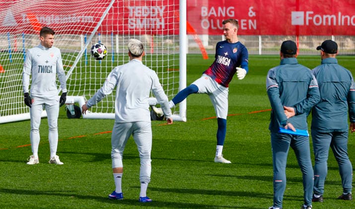 La Turbie, France February 16, 2026 UEFA Champions League 2025 26 AS Monaco Paris Saint Germain PSG Training Session with swiss german Goal Keeper Philipp Köhn Koehn UEFA Champions League 2025 26 AS Monaco vs PSG Paris