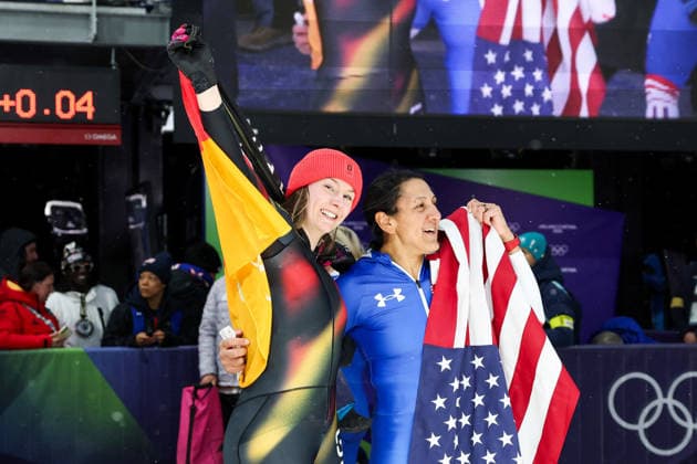 Olympische Winterspiele Milano Cortina 2026 Bob Monobob Frauen am 16.02.2026 im Cortina Sliding Centre in Cortina d™Ampezzo Laura Nolte ( Deutschland ), links - Elana Meyers Taylor ( USA ), rechts *** Olympic Winter Games Milano Cortina 2026 Bobsleigh Monobob Women on 16 02 2026 at the Cortina Sliding Center in Cortina d™Ampezzo Laura Nolte Germany , left Elana Meyers Taylor USA , right xMSx