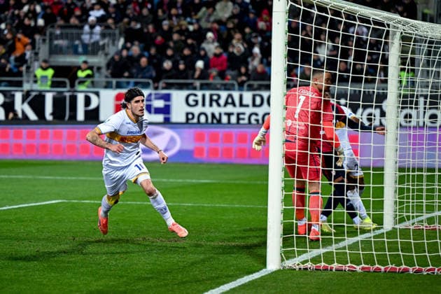 Lecce s Omri Gandelman celebrates after scoring the goal for 0-1 during the Serie A soccer match between Cagliari Calcio and Lecce at the Unipol Domus in Cagliari, Sardinia - Monday, 16th February 2026. - Soccer  Copyright: x Â®xGianlucaxZuddas LaPressex