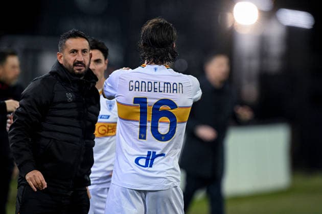 Lecce s Omri Gandelman celebrates after scoring the goal for 0-1 during the Serie A soccer match between Cagliari Calcio and Lecce at the Unipol Domus in Cagliari, Sardinia - Monday, 16th February 2026. - Soccer  Copyright: x Â®xGianlucaxZuddas LaPressex