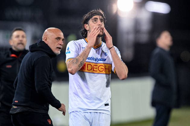 Lecce s Omri Gandelman celebrates after scoring the goal for 0-1 during the Serie A soccer match between Cagliari Calcio and Lecce at the Unipol Domus in Cagliari, Sardinia - Monday, 16th February 2026. - Soccer  Copyright: x Â®xGianlucaxZuddas LaPressex