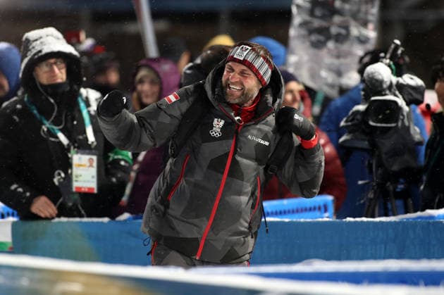 Olympische Winterspiele, Olympia, Skispringen, Herren, Super Team, Großschanze, Val di Fiemme, Predazzo, Olympiaschanze Andreas Widhölzl (AUT) Cheftrainer, Team Österreich, jubel, Freude *** Olympic Winter Games, Olympics, ski jumping, men, super team, large hill, Val di Fiemme, Predazzo, Olympic ski jump Andreas Widhölzl AUT head coach, Team Austria, jubilation, joy