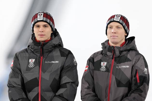 OLYMPICS - Winter Olympic Games, Olympische Spiele, Olympia, OS Milano Cortina 2026 PREDAZZO,ITALY,16.FEB.26 - OLYMPICS, Ski jumping, Skispringen, Ski, nordisch - Winter Olympic Games Milano Cortina 2026, large hill, Super Team, men, medal ceremony. Image shows Stephan Embacher and Jan Hoerl (AUT).  GEPAxpictures xMatthiasxTrinkl