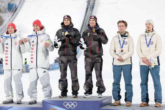 OLYMPICS - Winter Olympic Games, Olympische Spiele, Olympia, OS Milano Cortina 2026 PREDAZZO,ITALY,16.FEB.26 - OLYMPICS, Ski jumping, Skispringen, Ski, nordisch - Winter Olympic Games Milano Cortina 2026, large hill, Super Team, men, medal ceremony. Image shows Pawel Wasek and Kacper Tomasiak (POL), Stephan Embacher and Jan Hoerl (AUT), Kristoffer Eriksen Sundal and Johann Andre Forfang (NOR).  GEPAxpictures xMatthiasxTrinkl
