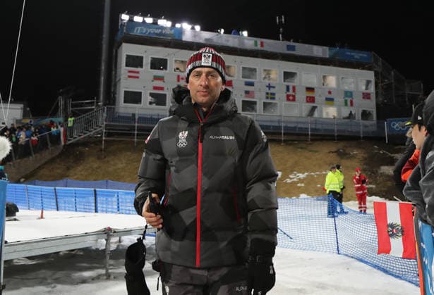 Olympische Winterspiele, Olympia, Skispringen, Herren, Super Team, Großschanze, Val di Fiemme, Predazzo, Olympiaschanze Mario Stecher (AUT), Sportdirektor Nordisch, Österreich, Kopf, Oberkörper *** Olympic Winter Games, Olympics, ski jumping, men, super team, large hill, Val di Fiemme, Predazzo, Olympic ski jump Mario Stecher AUT , Nordic sports director, Austria, head, upper body