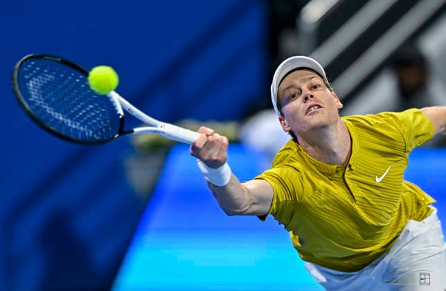 ATP, Tennis Herren QATAR OPEN 2026-ROUND OF 32 Jannik Sinner of Italy competes against Tomas Machac of Czech Republic in the Round of 32 at the ATP menÕs Qatar ExxonMobil Open 2026 at the Khalifa International Tennis Complex in Doha, Qatar, on February 16, 2026. DOHA Qatar Copyright: xNOUSHADx