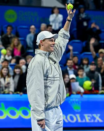 ATP, Tennis Herren QATAR OPEN 2026-ROUND OF 32 Jannik Sinner of Italy celebrates after winning against Tomas Machac of Czech Republic in the Round of 32 at the ATP menÕs Qatar ExxonMobil Open 2026 at the Khalifa International Tennis Complex in Doha, Qatar, on February 16, 2026. DOHA Qatar Copyright: xNOUSHADx