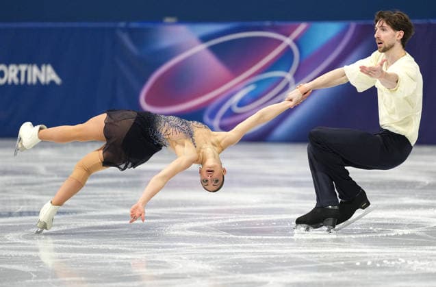 (260216) -- MILAN, Feb. 16, 2026 -- Sara Conti (L) Niccolo Macii of Italy compete during the Figure skating, Eiskunstlauf pair skating free skating match at the Milan-Cortina 2026 Olympic Winter games, Winterspiele,Spiele, Summer games in Milan, Italy, Feb. 15, 2026. ) (MICO2026)ITALY-MILAN-OLYMPIC WINTER GAMES-FIGURE SKATING-PAIR SKATING-FREE SKATING XuexYuge 