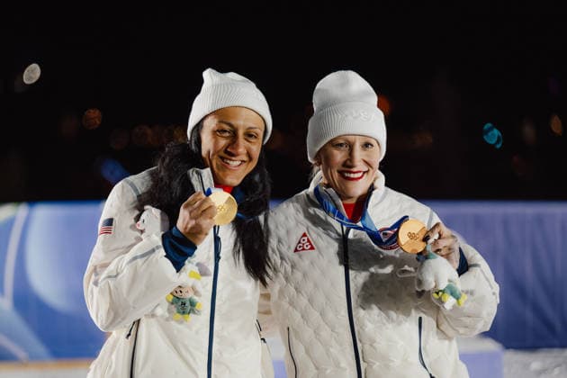 OLYMPICS - Winter Olympic Games, Olympische Spiele, Olympia, OS Milano Cortina 2026 CORTINA D AMPEZZO,ITALY,16.FEB.26 - OLYMPICS, BOBSLEIGH - Winter Olympic Games Milano Cortina 2026, monobob, women. Image shows the rejoicing of Elana Meyers Taylor (USA) and Kaillie Armbruster Humphries (USA). Keywords: medal  GEPAxpictures xAlexanderxSolc