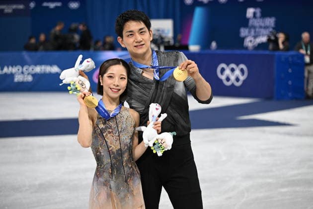Winter Olympics - Team Japan Wins Gold At Pair Skating Free Figure skating, Eiskunstlauf Gold medalists Riku Miura and partner Ryuichi Kihara of Team Japan pose for a photo after the medal ceremony for the Pair Skating - Free Skating on day ten of the Milano Cortina 2026 Winter Olympic Games, Olympische Spiele, Olympia, OS at Milano Ice Skating Arena on February 16, 2026 in Milan, Italy. Photo by JMP ABACAPRESS.COM Milan Italy  Copyright: xJMP ABACAx