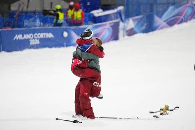 February 16, 2026, Livigno, Italy: Canada Megan Oldham, left, celebrates her gold medal win in the women s freeski big air final at the Milano Cortina 2026 Winter Olympic Games, Olympische Spiele, Olympia, OS in Livigno, Italy on Monday, Feb. 16, 2026. Canada News - February 16, 2026  - ZUMAc35_ 20260216_zaf_c35_202 Copyright: xSeanxKilpatrickx