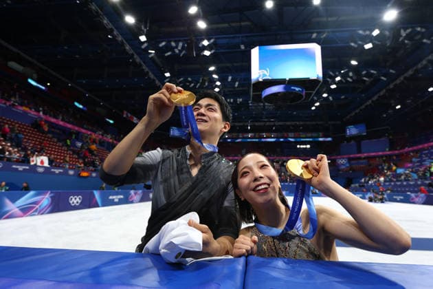February 16, 2026, Milan, Lombardy, Italy: MIURA RIKU and KIHARA RYUICHI of Japan celebrate with their gold medal won in the Pair Skating of the Figure skating, Eiskunstlauf at the Milano Cortina 2026 Winter Olympic Games, Olympische Spiele, Olympia, OS Milan Italy - ZUMAc179 20260216_oly_c179_241 Copyright: xMickaelxChavetx
