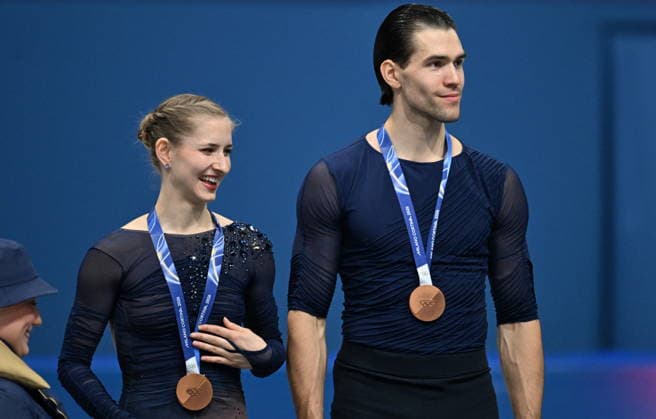 Winter Olympics - Podium of Pair Skating Free Figure skating, Eiskunstlauf Bronze Medallists Minerva Fabienne Hase and Nikita Volodin of Team Germany pose during the medal ceremony of the figure skating pair skating free skating final during the Milano Cortina 2026 Winter Olympic Games, Olympische Spiele, Olympia, OS at Milano Ice Skating Arena in Milan, Italy on February 16, 2026. Photo by JMP ABACAPRESS.COM Milan Italy  Copyright: xJMP ABACAx
