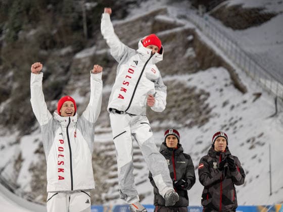 OLYMPICS - Winter Olympic Games, Olympische Spiele, Olympia, OS Milano Cortina 2026 PREDAZZO,ITALY,16.FEB.26 - OLYMPICS, Ski jumping, Skispringen, Ski, nordisch - Winter Olympic Games Milano Cortina 2026, large hill, Super Team, men, medal ceremony. Image shows the rejoicing of Kacper Tomasiak and Pawel Wasek (POL) and Stephan Embacher and Jan Hoerl (AUT).  GEPAxpictures xOliverxLerch