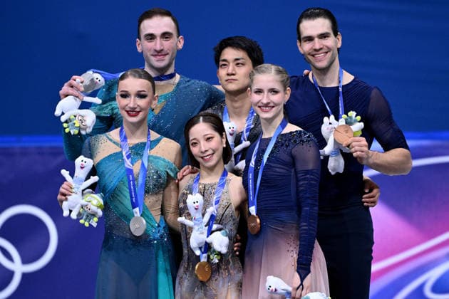 Rg Milano 16 02 2026 - Olimpiadi Milano Cortina 2026 Figure skating, Eiskunstlauf Pair Skating foto Image nella foto: Riku Miura-Ryuichi Kihara-Anastasiia Metelkina-Luka Berulava-Minerva Fabienne Hase-Nikita Volodin 