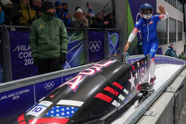 GIOCHI OLIMPICI - Olimpiadi Invernali Milano-Cortina 2026 - Bobsleigh Women s Eloana Taylor Meyers from United States, celebrates his gold medal during the Olympic Winter games, Winterspiele,Spiele, Summer games Milano-Cortina 2026, Bobsleigh Women s Monobob, Gold Medal race on February 16, 2026 at Cortina Sliding Center in Cortina d Ampezzo, Italy. Cortina D Ampezzo Italy  Copyright: xIPAxSport ABACAx