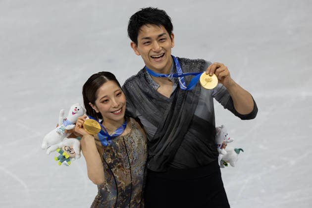 February 16, 2026, Milano, Lombardy, Italy: Riku Miura of Japan and Ryuichi Kihara of Japan hold thieri gold medals in the Figure skating, Eiskunstlauf Pair Skating Free Skate during the 2026 Winter Olympics at the Milano Ice Skating Arena on Monday in Milano. Riku Miura and Ryuichi Kihara are the first Japanese to win pairs. Olympics 2026: Milano Cortina: Figure Skating Pairs  - ZUMAj89_ 20260216_oly_j89_072 Copyright: xPaulxKitagakixJr.x