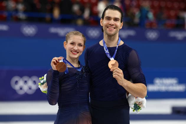 February 16, 2026, Milan, Lombardy, Italy: MINERVA FABIENNE HASE and NIKITA VOLODIN of Germany celebrate winning the bronze medal during the victory ceremony of the Pair Skating at the Milano Cortina 2026 Winter Olympic Games, Olympische Spiele, Olympia, OS Olympics 2026: Milano Cortina: Figure skating, Eiskunstlauf Pairs  - ZUMAc179 20260216_oly_c179_263 Copyright: xMickaelxChavetx