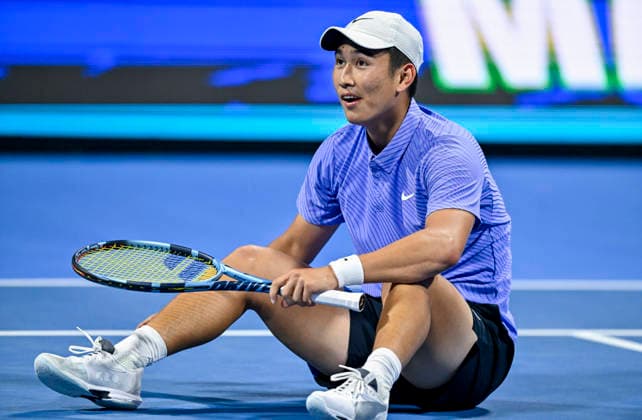 Qatar ExxonMobil Open 2026,Round of 32 in Doha - 16 Feb 2026 Juncheng Shang of China plays against Daniil Medvedev of Russia (not in view) during the Round of 32 at the ATP, Tennis Herren men s Qatar ExxonMobil Open 2026 tennis tournament at the Khalifa International Tennis Complex. Daniil Medvedev won against Juncheng Shang 6-4,6-2. Doha Qatar Copyright: xNoushadxVariyattiyakkalx xSOPAxImagesx NVRITYAKAL5-034