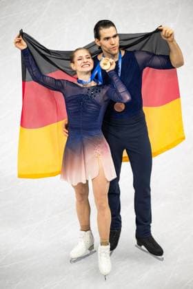 MILANO CORTINA 2026 - OLYMPISCHE WINTERSPIELE - MAILAND - EISKUNSTLAUF KÜR PAARE ** NUR FÜR REDAKTIONELLE ZWECKE ** EDITORIAL USE ONLY **<p>16 02 2026-Mailand: Olympische Winterspiele Milano Cortina 2026 Eiskunstlauf Kür Paare Milano Ice Skating Arena Event: Kür der Paare im Foto: Minerva Fabienne Hase Nikita Volodin 16 (GER) ( Italien Milano Mailand Copyright: SaschaxFromm *** MILANO CORTINA 2026 OLYMPIC WINTER GAMES MILAN ICE SKATING COUPLES FOR EDITORIAL PURPOSES ONLY p 16 02 2026 Milan Winter Olympics Milano Cortina 2026 Figure Skating Free Skating Pairs Milano Ice Skating Arena Event Free Skating Pairs in photo Minerva Fabienne Hase Nikita Volodin 16 GER Italy Milano Milan Copyright SaschaxFromm Copyright: SaschaxFromm doc84lysuszr07avflqpz2 ,EDITORIAL USE ONLY