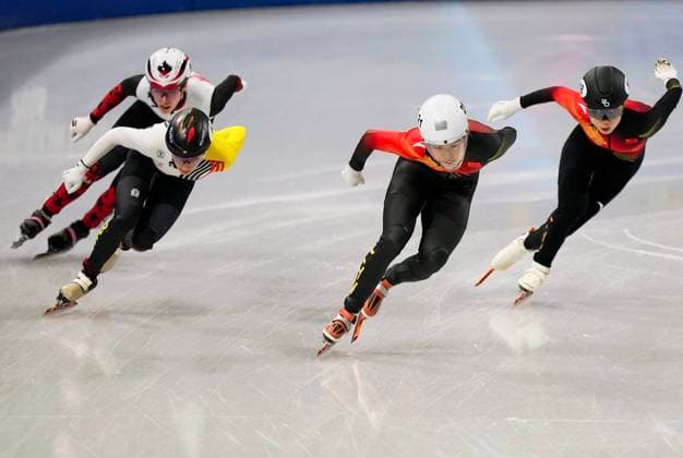 MILAN, ITALY - FEBRUARY 16: Gong Li (R) and Zhang Chutong of Team China compete during the Short Track Speed skating, Eisschnelllauf Women s 1000m quarterfinals on day ten of the Milano Cortina 2026 Winter Olympic Games, Olympische Spiele, Olympia, OS at Milano Ice Skating Arena on February 16, 2026 in Milan, Italy.  Copyright: xCHINASPORTSx 111621806611