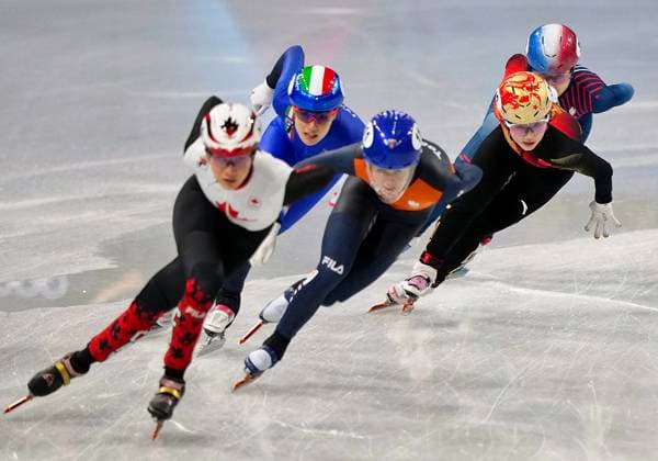 MILAN, ITALY - FEBRUARY 16: Yang Jingru (R) of Team China competes during the Short Track Speed skating, Eisschnelllauf Women s 1000m quarterfinals on day ten of the Milano Cortina 2026 Winter Olympic Games, Olympische Spiele, Olympia, OS at Milano Ice Skating Arena on February 16, 2026 in Milan, Italy.  Copyright: xCHINASPORTSx 111621806628