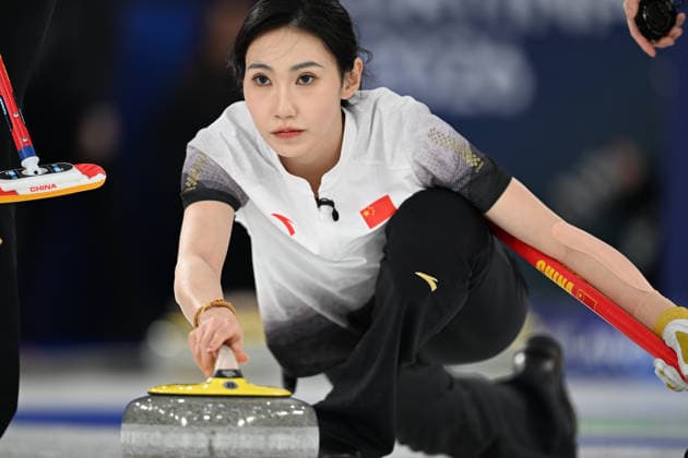 (260217) -- CORTINA D AMPEZZO, Feb. 17, 2026 -- Jiang Jiayi of China competes during the curling women round robin session 8 match between China and South Korea at the Milan-Cortina 2026 Olympic Winter games, Winterspiele,Spiele, Summer games in Cortina, Italy, Feb. 16, 2026. ) (MICO2026)ITALY-CORTINA D AMPEZZO-OLYMPIC WINTER GAMES-CURLING-WOMEN-ROUND ROBIN-KOR VS CHN LianxYi 