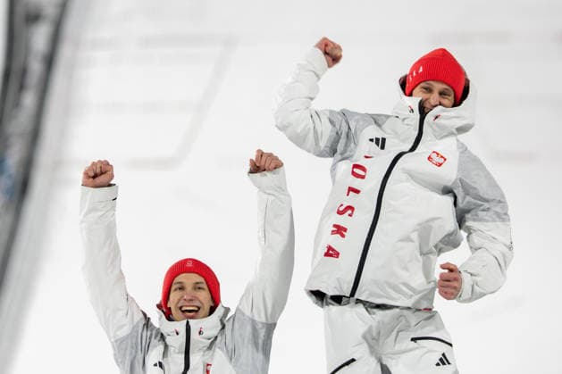 (260217) -- PREDAZZO, Feb. 17, 2026 -- Silver medalist Team Poland celebrate on the podium after the Ski jumping, Skispringen, Ski, nordisch men s super team event at the Milan-Cortina 2026 Olympic Winter games, Winterspiele,Spiele, Summer games in Predazzo, Italy, Feb. 16, 2026. ) (MICO2026)ITALY-PREDAZZO-OLYMPIC WINTER GAMES-SKI JUMPING-MEN S SUPER TEAM HuangxWei 