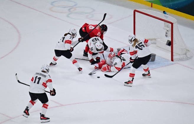 (260217) -- MILAN, Feb. 17, 2026 -- Switzerland s goalkeeper Andrea Braendli (20) reaches for the puck during the Play-offs Semifinals match between Canada and Switzerland of Ice hockey, Eishockey Women at the Milan-Cortina 2026 Olympic Winter games, Winterspiele,Spiele, Summer games in Milan, Italy, Feb. 16, 2026. ) (MICO2026)ITALY-MILAN-OLYMPIC WINTER GAMES-ICE HOCKEY-WOMEN-PLAY-OFFS SEMIFINALS-CAN VS SUI TaoxXiyi 