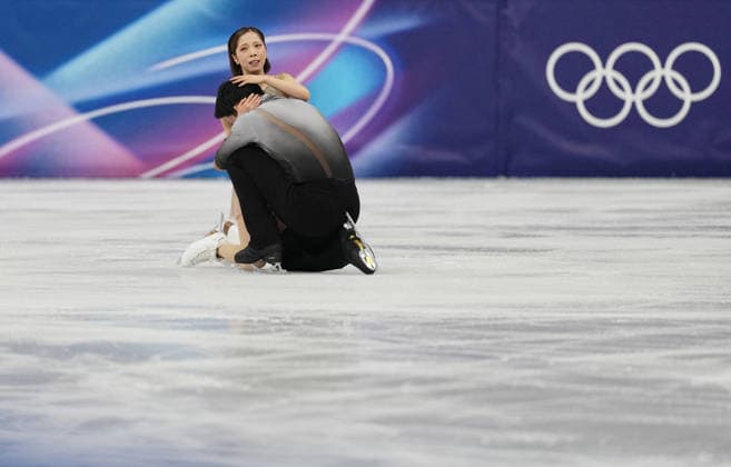 (260217) -- MILAN, Feb. 17, 2026 -- Riku Miura and Ryuichi Kihara of Japan react after their free skating performance of Figure skating, Eiskunstlauf Pair Skating at the Milan-Cortina 2026 Olympic Winter games, Winterspiele,Spiele, Summer games in Milan, Italy, Feb. 16, 2026. ) (MICO2026)ITALY-MILAN-OLYMPIC WINTER GAMES-FIGURE SKATING-PAIRS-FREE SKATING XuexYuge 