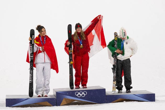 Winter Olympics - Women s freestyle Skiing Big Air - Livigno Gold medalist Megan Oldham of Team Canada holds up the national flag of Canada as she poses for a photo with Silver medalist Ailing Eileen Gu of Team People’s Republic of China and Bronze medalist Flora Tabanelli of Team Italy during the medal ceremony for the Women s Freeski Big Air on day ten of the Milano Cortina 2026 Winter Olympic Games, Olympische Spiele, Olympia, OS at Livigno Snow Park on February 16, 2026 in Livigno, Italy. Photo by Laurent Zabulon ABACAPRESS.COM Livigno Italy  Copyright: xZabulonxLaurent ABACAx