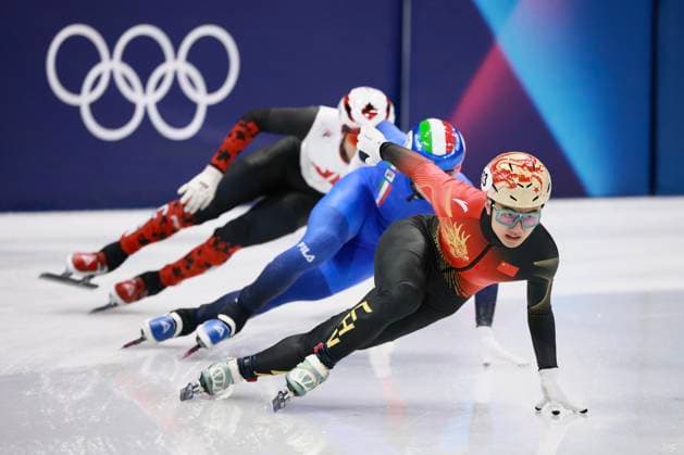 MILAN, ITALY - FEBRUARY 16: Li Wenlong of Team China competes during the Short Track Men s 5000m Relay on day ten of the Milano Cortina 2026 Winter Olympic Games, Olympische Spiele, Olympia, OS at Milano Ice Skating Arena on February 16, 2026 in Milan, Italy.  Copyright: xCHINASPORTSx 111621830217