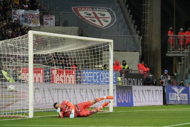 Cagliari Calcio v US Lecce - Serie A Ylber Ramadani of US Lecce scores a goal against Elia Caprile of Cagliari Calcio during the Serie A TIM match between Cagliari Calcio and US Lecce in Italy on February 15, 2026. Cagliari Italy  Copyright: xAlessandroxToccox originalFilename:alessandro-cagliari260216_npY9H.jpg
