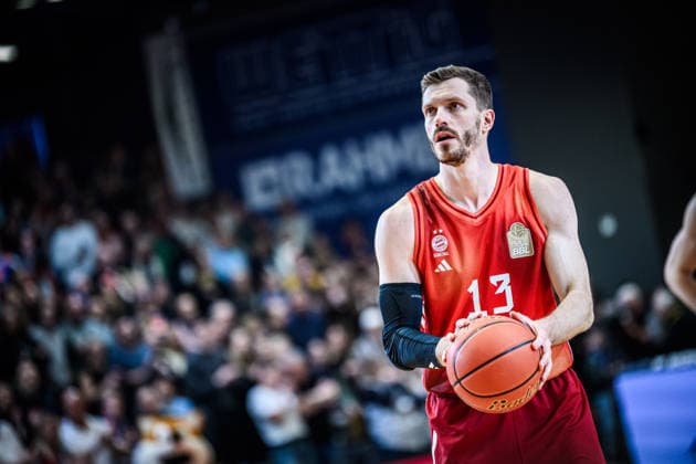 easycredit BBL Basketball Bundesliga 2025 2026 20 Matchday 15 02 2026 Science City Jena vs FC Bayern Munich Basketball Andreas Obst Bayern , Portrait with ball, free throw Sparkassen Arena
