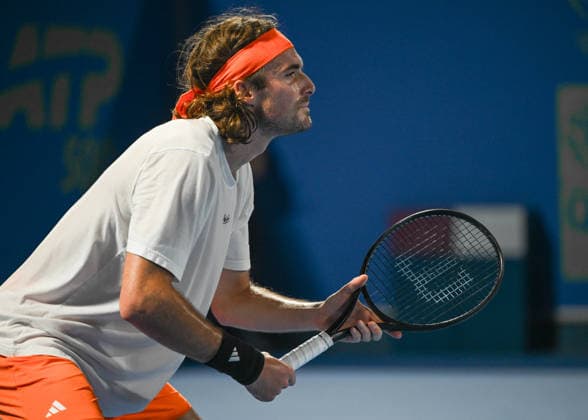 Qatar ExxonMobil Open 2026 - Day One DOHA, QATAR FEBRUARY 16: Stefanos Tsitsipas of Greece is seen during a practice session with Carlos Alcaraz of Spain ahead of the Qatar ExxonMobil Open at the Khalifa International Tennis and Squash Complex on February 16, 2026 in Doha, Qatar. Doha Qatar  Copyright: xArturxWidakx originalFilename:widak-qatarexx260216_npBRs.jpg