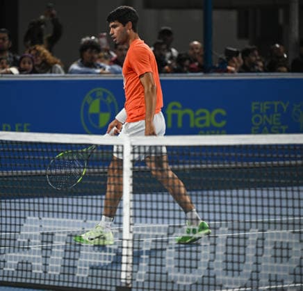 Qatar ExxonMobil Open 2026 - Day One DOHA, QATAR FEBRUARY 16: Carlos Alcaraz of Spain is seen during a practice session with Stefanos Tsitsipas of Greece ahead of the Qatar ExxonMobil Open at the Khalifa International Tennis and Squash Complex on February 16, 2026 in Doha, Qatar. DOHA, QATAR FEBRUARY 16: Stefanos Tsitsipas of Greece is seen during a practice session with Carlos Alcaraz of Spain ahead of the Qatar ExxonMobil Open at the Khalifa International Tennis and Squash Complex on February 16, 2026 in Doha, Qatar. Doha Qatar  Copyright: xArturxWidakx originalFilename:widak-qatarexx260216_npylN.jpg
