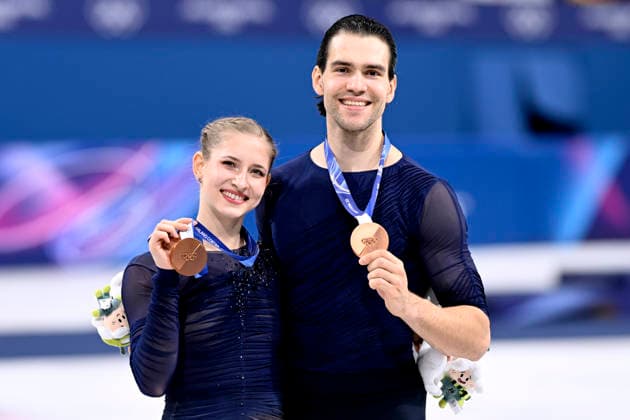 HASE Minerva Fabienne und VOLODIN Nikita Paarlaufen Team GER 3.Platz Eiskunstlaufen Finale Paarlaufen Kuer Olympics - Olympische Winterspiele 2026 Mailand - Cortina 06 - 22 Februar 2026 in Italien am 16.02. 2026 in Mailand *** HASE Minerva Fabienne and VOLODIN Nikita Pair Skating Team GER 3rd place Figure Skating Final Pair Skating Kuer Olympics Olympic Winter Games 2026 Milan Cortina 06 22 February 2026 in Italy on 16 02 2026 in Milan Copyright: xx
