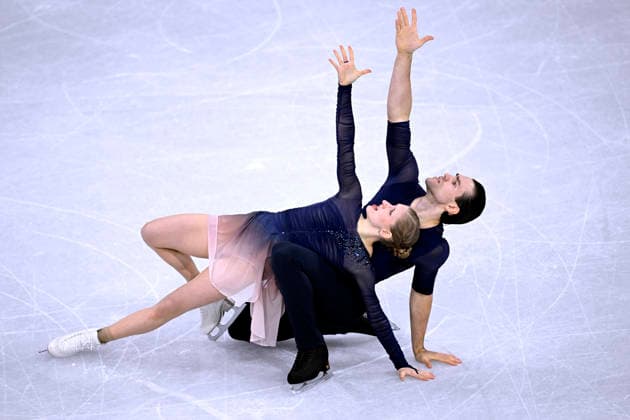 HASE Minerva Fabienne und VOLODIN Nikita Paarlaufen Team GER 3.Platz Eiskunstlaufen Finale Paarlaufen Kuer Olympics - Olympische Winterspiele 2026 Mailand - Cortina 06 - 22 Februar 2026 in Italien am 16.02. 2026 in Mailand *** HASE Minerva Fabienne and VOLODIN Nikita Pair Skating Team GER 3rd place Figure Skating Final Pair Skating Kuer Olympics Olympic Winter Games 2026 Milan Cortina 06 22 February 2026 in Italy on 16 02 2026 in Milan Copyright: xx