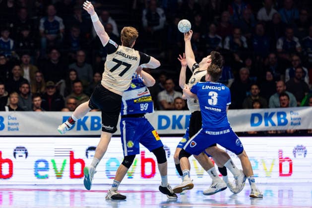 16 02 206, GER, Handball, Men, Season 25 26, Daikin 1 Bl, 21 Matchday, ThSV Eisenach Bergischer HC Johannes Wasielewski Bergischer HC , Tillman Leu ThSV Eisenach,99 , Oskar Joelsson ThSV Eisenach,3 , Aron Seesing Bergischer HC 99817 Eisenach Werner Assmann Halle Am Sportp Thueringen Germany