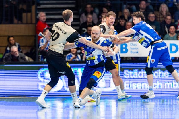16 02 206, GER, Handball, Men, Season 25 26, Daikin 1 Bl, 21 Matchday, ThSV Eisenach Bergischer HC Fynn Hangstein Bergischer HC , Peter Walz ThSV Eisenach,14 99817 Eisenach Werner Assmann Halle Am Sportp Thueringen Germany