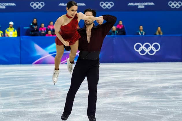 February 16, 2026, Milan, Lombardy, Italy: Deanna Stellato-Dudek and Maxime Deschamps of Canada perform during the Figure skating, Eiskunstlauf Pair Skating Free Skating Finals at the Milano Ice Skating Arena during the 2026 Milano Cortina Winter Olympics in Milan, Italy. Milan Italy - ZUMAa161 20260216_oly_a161_352 Copyright: xWalterxG.xArcex